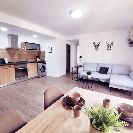 Apartamento Collarada Хака Екстериор снимка