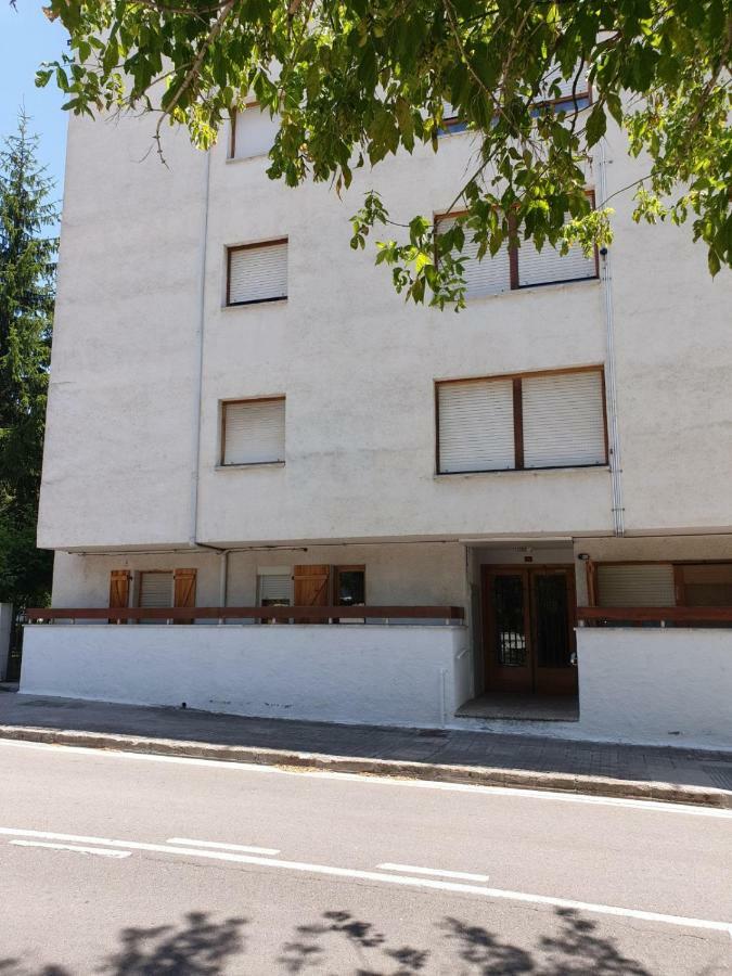 Apartamento Collarada Хака Екстериор снимка